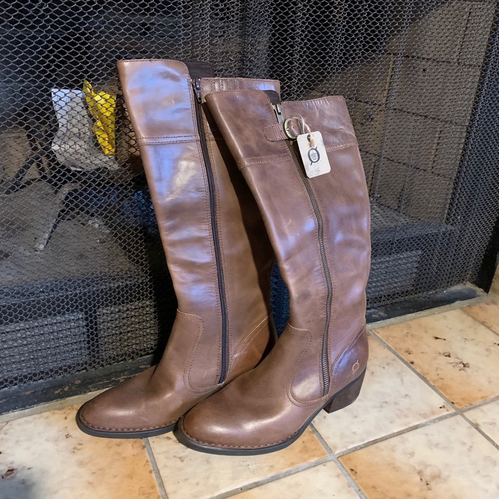 New BORN tall boots. Size 9. Never worn.